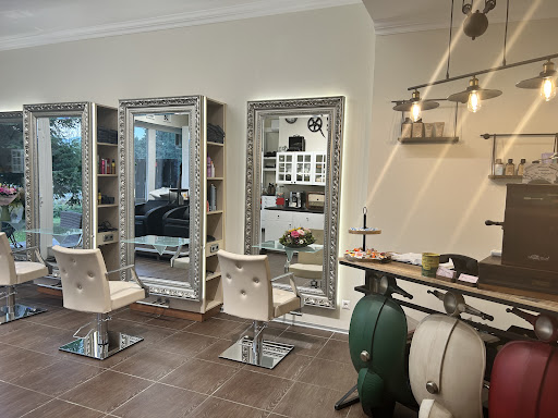 Barberella‘s Vorstadtsalon In Techelsberg