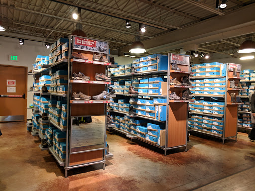 Sportswear Store «Columbia Sportswear Outlet Store at Historic Old Sellwood», reviews and photos, 1323 SE Tacoma St, Portland, OR 97202, USA