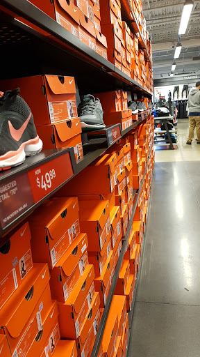 Sporting Goods Store «Nike Factory Store», reviews and photos, 1 Outlet Blvd #600, Wrentham, MA 02093, USA