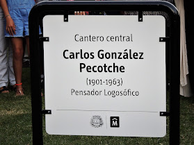 Plaza Carlos González Pecotche