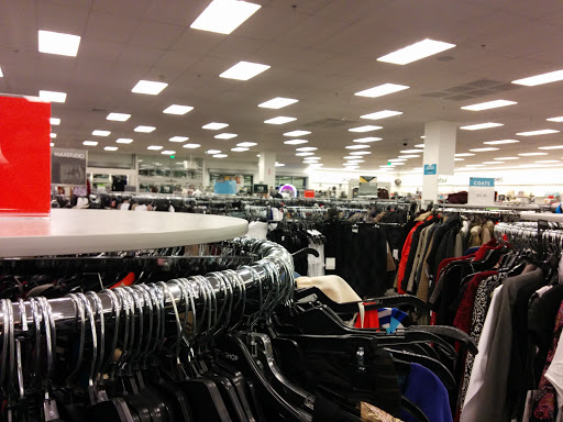 Department Store «Nordstrom Rack East Bay Bridge Shopping Center», reviews and photos, 3839 Emery St, Emeryville, CA 94608, USA