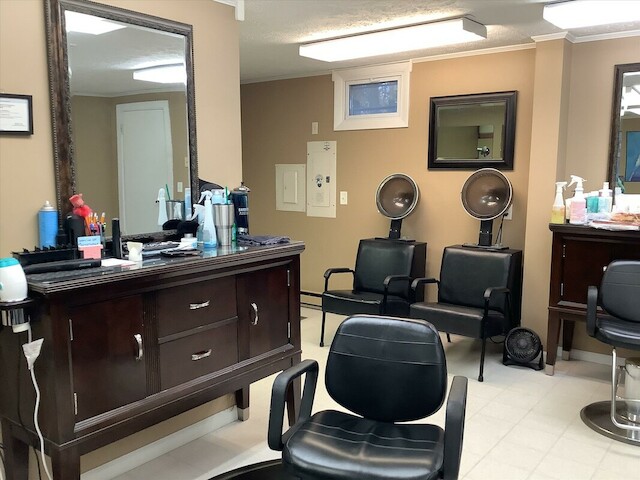 1106 Hair Quarters Salon 46550