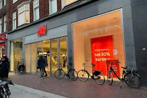 H&M image