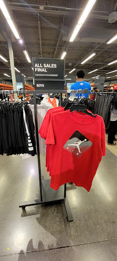 Clothing Store «Nike Factory Store», reviews and photos, 1101 Outlet Collection Way, Auburn, WA 98001, USA