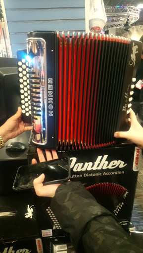 Guitar Center image