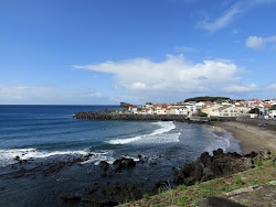 Praia de Sao Roque'in fotoğrafı dağlarla çevrili