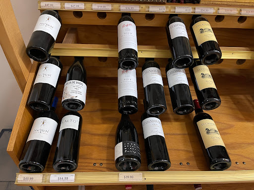 Liquor Store «Connecticut Beverage Mart», reviews and photos, 955 Washington St, Middletown, CT 06457, USA