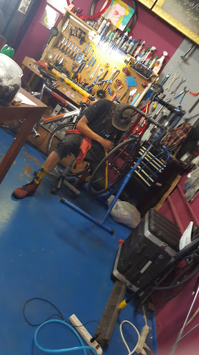 Bicycle Store «Bottom Bracket Bicycle Shop», reviews and photos, 1802 S Flores St, San Antonio, TX 78204, USA