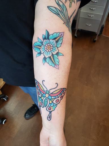 Tattoo Shop «Freaks and Geeks Tattoo Studio», reviews and photos, 5014 NE 24th Ave, Portland, OR 97211, USA