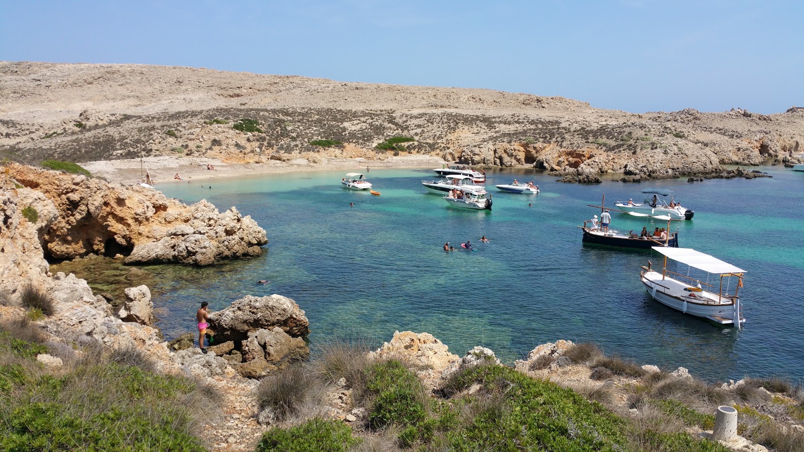 Foto von Cala'n Tosqueta mit beiger sand Oberfläche