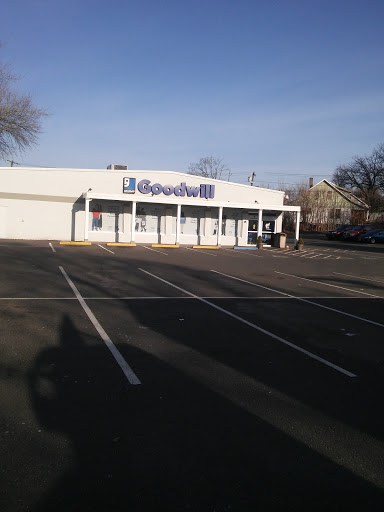 Thrift Store «Goodwill Danbury Store and Donation Station», reviews and photos, 2 Beaver Brook Rd, Danbury, CT 06810, USA