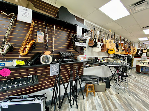 Pawn Shop «Pine Ridge Pawn & Jewelry», reviews and photos, 2033 Pine Ridge Rd #4, Naples, FL 34109, USA