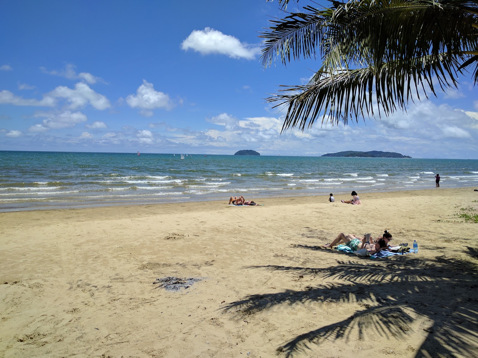 Photo of Tanjung Aru Beach with bright sand surface