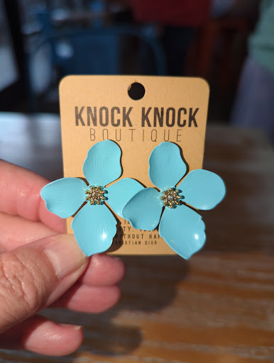 Jewelry Store «Knock Knock Boutique», reviews and photos, 110 W Chocolate Ave, Hershey, PA 17033, USA