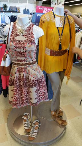 Thrift Store «Lakewood Goodwill», reviews and photos, 6002 Mt Tacoma Dr SW, Tacoma, WA 98499, USA