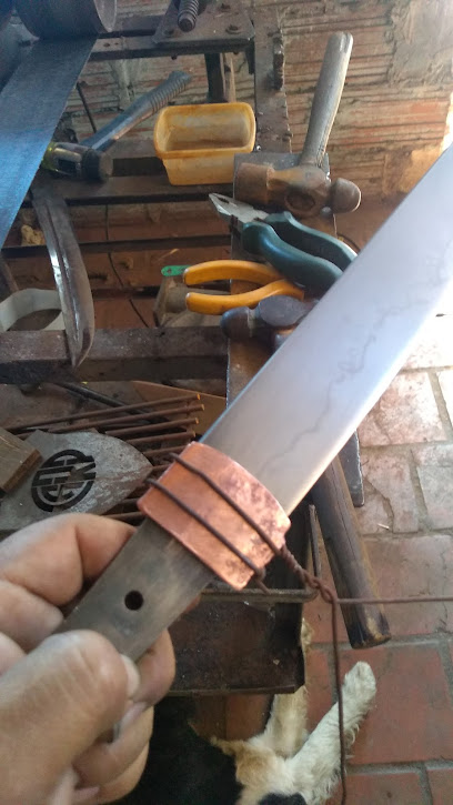 Fojado artesanal cuchillos y espadas