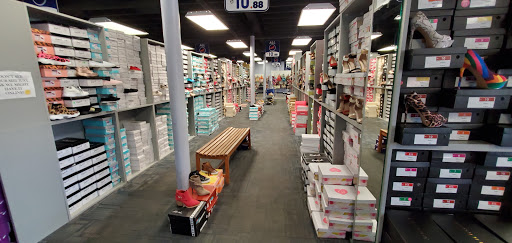 Shoe Store «Wholesale Fashion Shoes», reviews and photos, 4041 E Thomas Rd, Phoenix, AZ 85018, USA