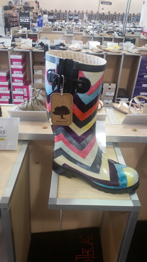 Shoe Store «DSW Designer Shoe Warehouse», reviews and photos, 4039 Richmond Rd, Warrensville Heights, OH 44122, USA