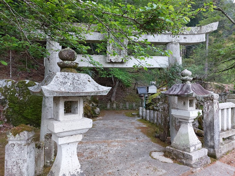 夷瀬の岩屋（河内神社）
