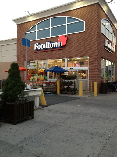 Grocery Store «Foodtown of Kensington», reviews and photos, 382 McDonald Ave, Brooklyn, NY 11218, USA