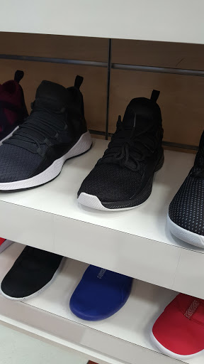 Discount Store «Fallas Discount Stores», reviews and photos, 215-223 E Fordham Rd, Bronx, NY 10458, USA