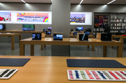 Computer Store «Apple Queens Center», reviews and photos, 90-15 Queens Blvd, Elmhurst, NY 11373, USA