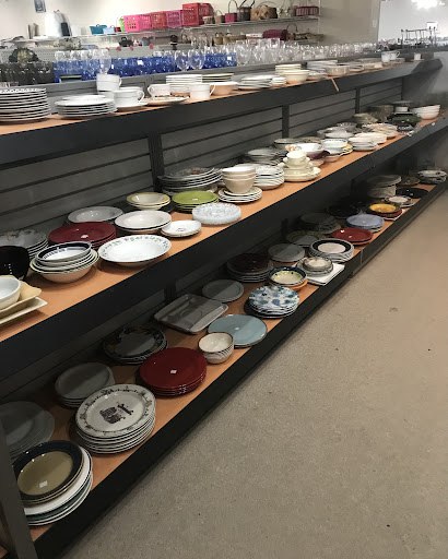 Thrift Store «Thrift 2 Gift», reviews and photos, 900 E Chatham St, Cary, NC 27511, USA