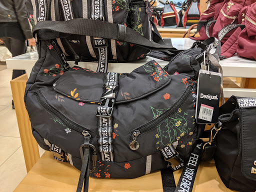 Stores to buy women's backpacks Brussels