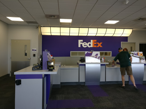Shipping and Mailing Service «FedEx Ship Center», reviews and photos, 9950 E 40th Ave, Denver, CO 80230, USA
