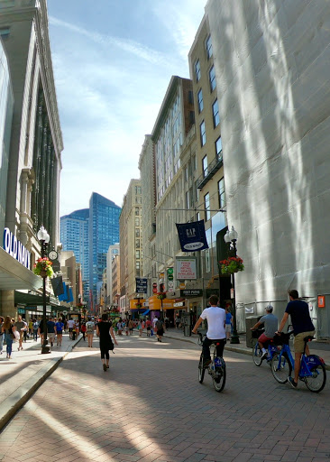 Clothing Store «Gap Outlet», reviews and photos, 411 Washington St, Boston, MA 02110, USA