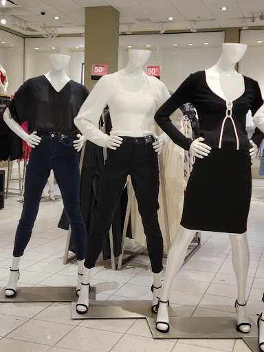 Clothing Store «Express», reviews and photos, 21127 26th Ave, Bayside, NY 11360, USA