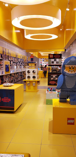 Toy Store «The LEGO Store», reviews and photos, 5 Woodfield Mall, Schaumburg, IL 60173, USA