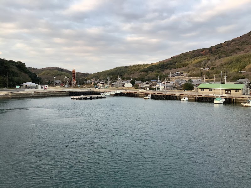 手島 航送車両待機場