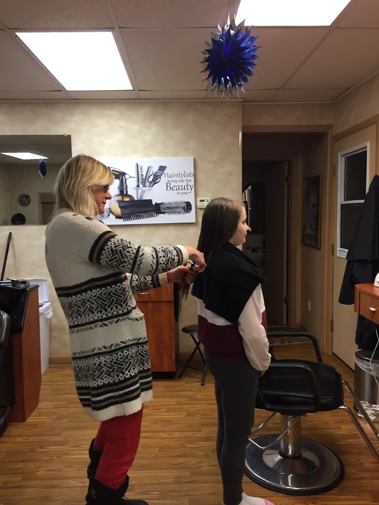 Betty's Beauty Salon 49660