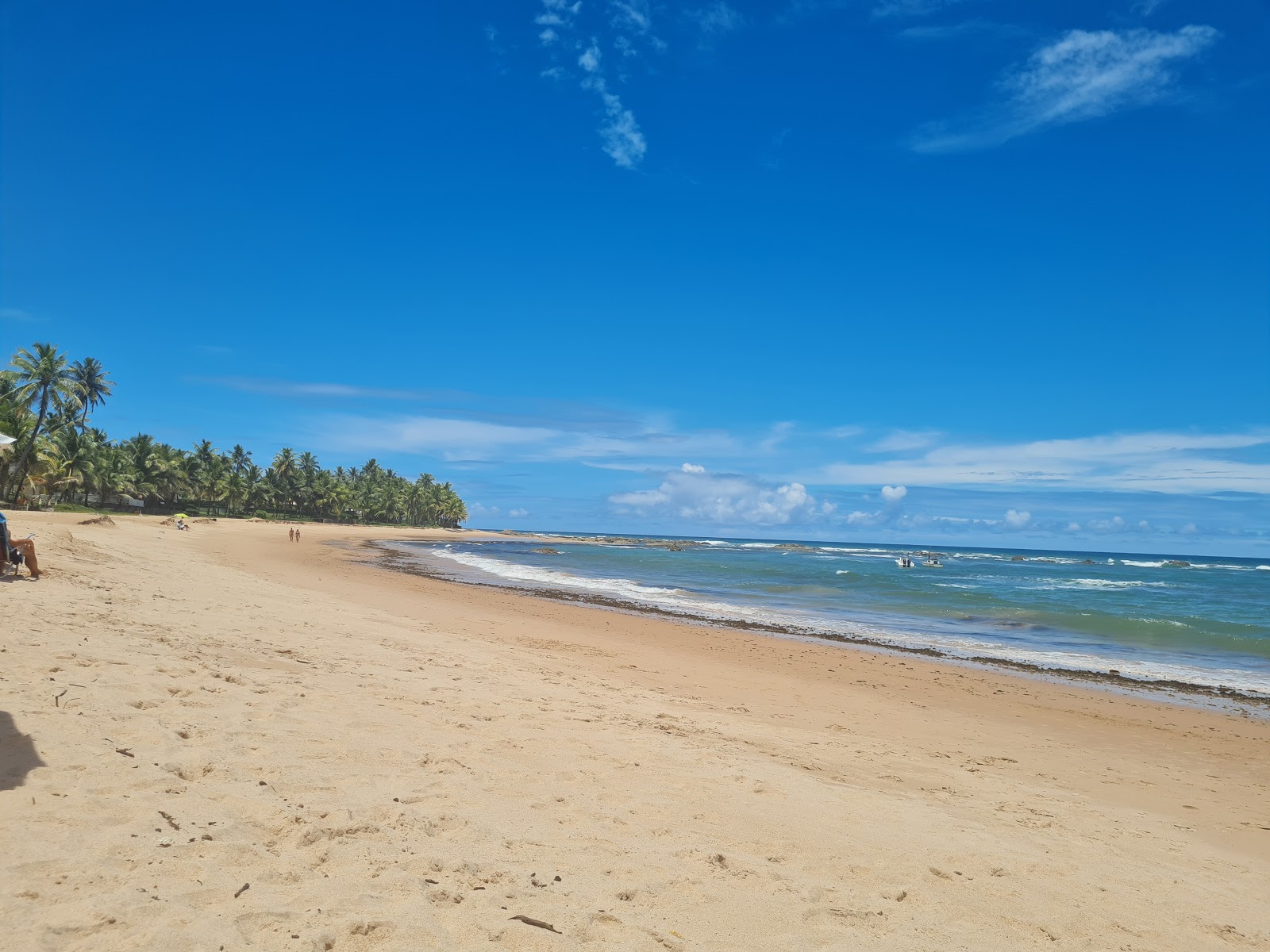Foto de Praia de Busca Vida e o assentamento