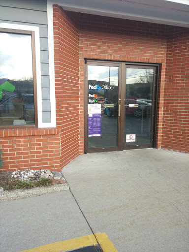 Print Shop «FedEx Office Print & Ship Center», reviews and photos, 1550 W Michigan Ave, Kalamazoo, MI 49006, USA