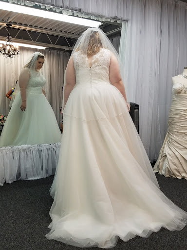Bridal Shop «Divas Closet Bridal Boutique», reviews and photos, 1034 Merriam Ln, Kansas City, KS 66103, USA
