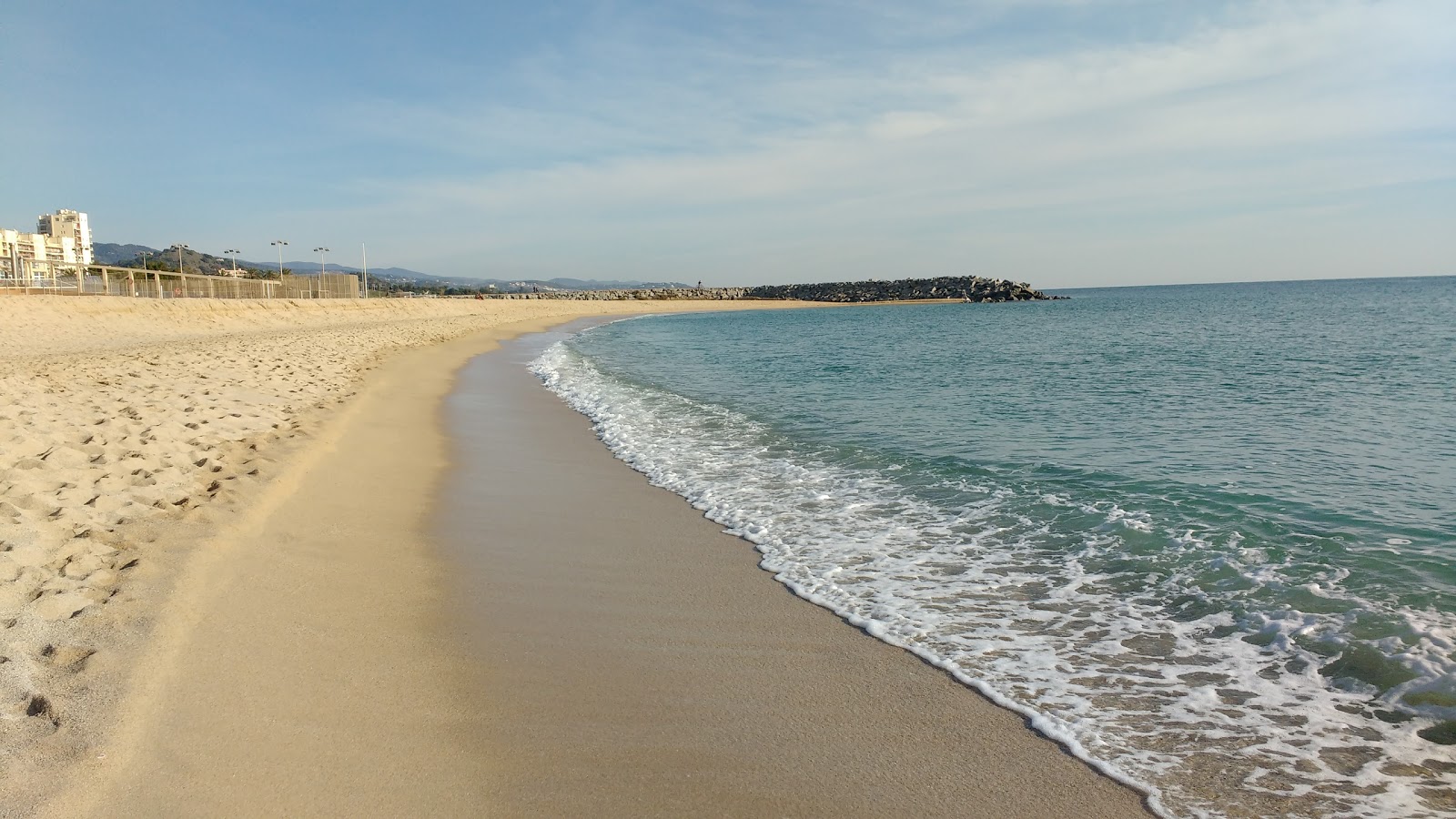 Foto de Platja de Sant Simo com long bay