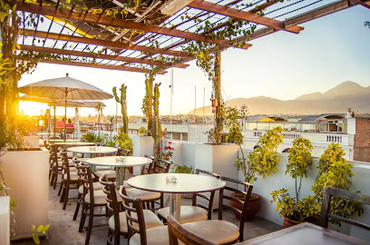 Sunset Rooftop Bar - C. Ugarte 114, Arequipa 04001
