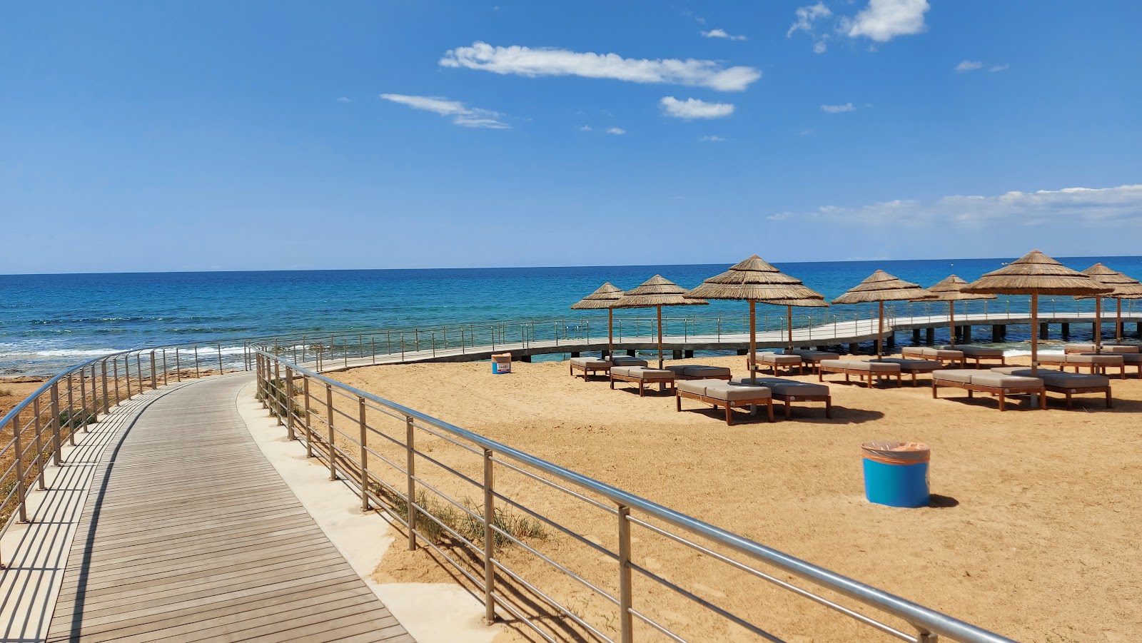 Foto von Katsarka Beach mit beiger sand Oberfläche