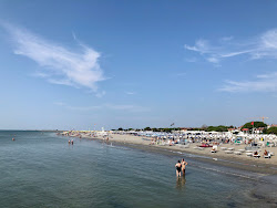 Spiaggia Costa Azzurra'in fotoğrafı - rahatlamayı sevenler arasında popüler bir yer