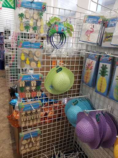 Dollar Store «Dollar Tree», reviews and photos, 1014 Westport Rd, Kansas City, MO 64111, USA