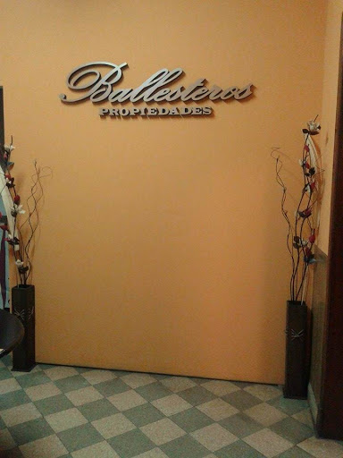 Ballesteros Propiedades - Av. Pres. Hipólito Yrigoyen 2067, B1666AAD Gran Buenos Aires, Provincia de Buenos Aires, Argentina