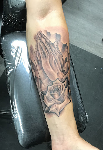 Explore family heart tattoo ideas, creative tattoo ideas in Roseville, available at Emerald Tattoo & Piercing - Roseville