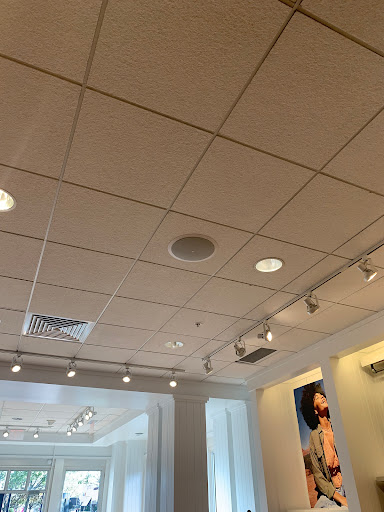 Clothing Store «American Eagle Outfitters», reviews and photos, 555 N Alafaya Trail, Orlando, FL 32828, USA