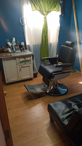 Tapia's Barbershop - Barbería
