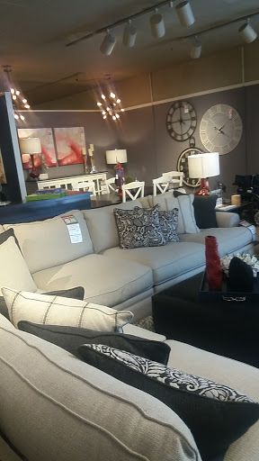 Furniture Store «Art Van Furniture - Muskegon», reviews and photos, 630 Seminole Rd, Muskegon, MI 49441, USA