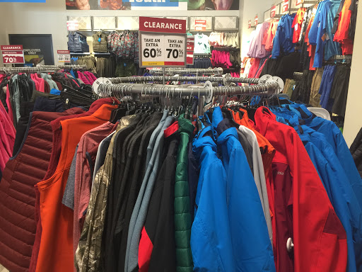 Sportswear Store «Columbia Sportswear at Tanger Outlets», reviews and photos, 455 Tanger Dr, Williamsburg, IA 52361, USA
