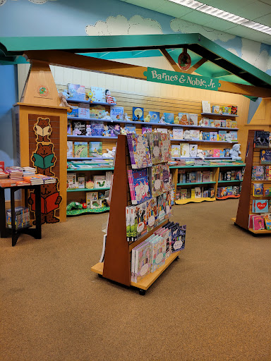Book Store «Barnes & Noble», reviews and photos, 47 E Chicago Ave, Naperville, IL 60540, USA