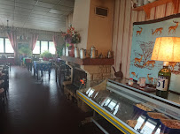 Atmosphère du Restaurant La Gerbe d'Or à Prunay-le-Gillon - n°4
